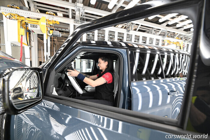 JLR Hasn’t Manufactured Any Vehicles Since August, and No One Is Certain When It Will Resume | Carscoops